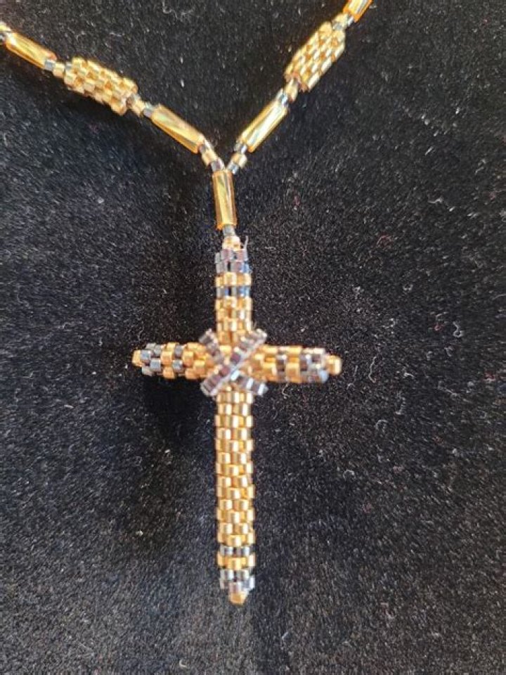 Can you wear jewelry in jail?