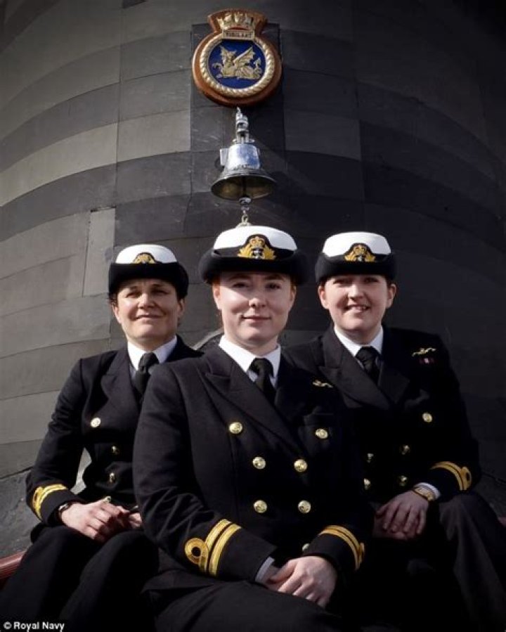 Do females serve on British submarines?