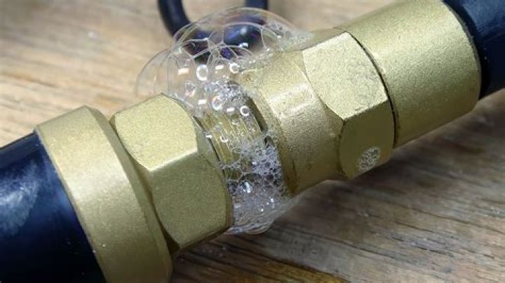 How can you tell if you have a gas leak in your house UK?