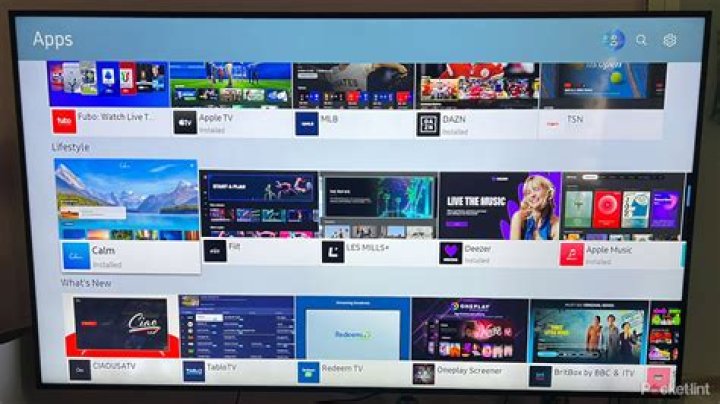 How do I watch live sports on my Samsung Smart TV?
