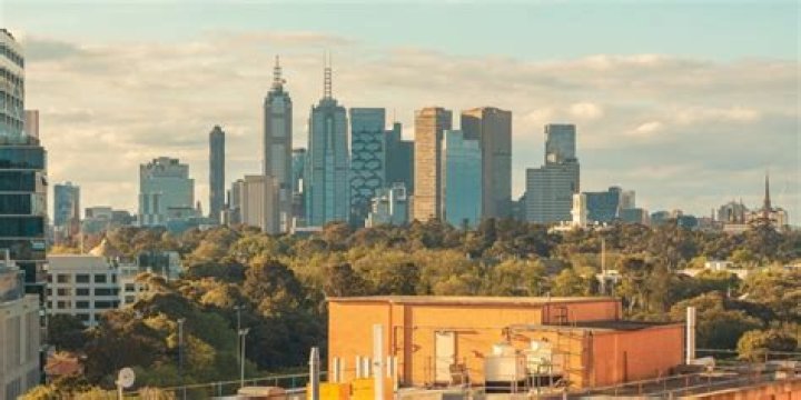 Is it cheaper to live in the UK or Australia?