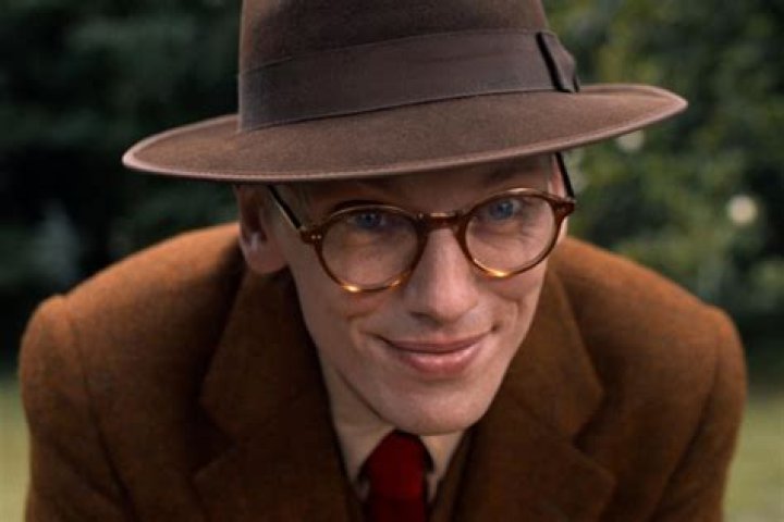 What does Mrs. Whatsit compare human lives to?